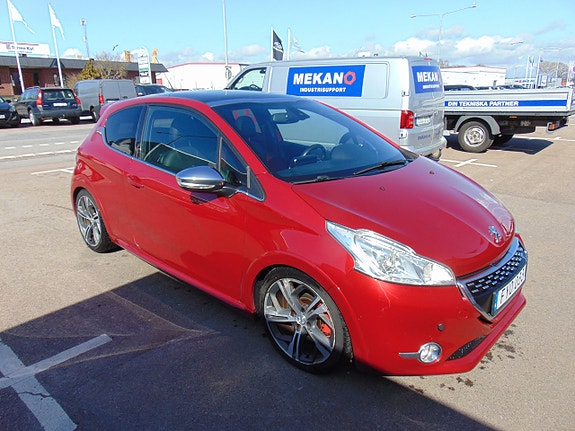Peugeot 208 2 of 12
