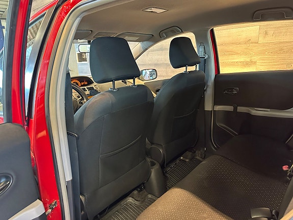 Toyota Yaris 10 of 22