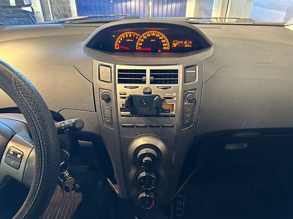 Toyota Yaris 15 of 22