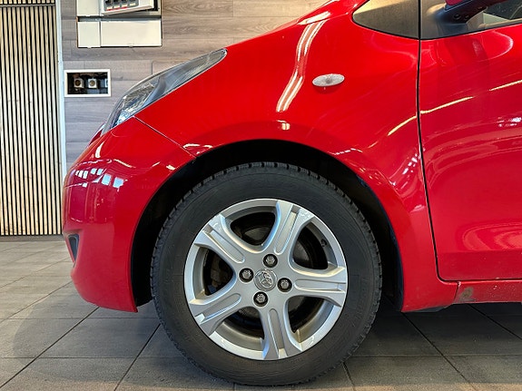 Toyota Yaris 22 of 22