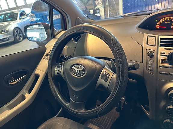 Toyota Yaris 14 of 22
