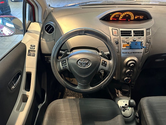 Toyota Yaris 13 of 22
