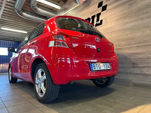 Toyota Yaris 5 of 22