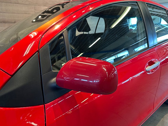 Toyota Yaris 6 of 22