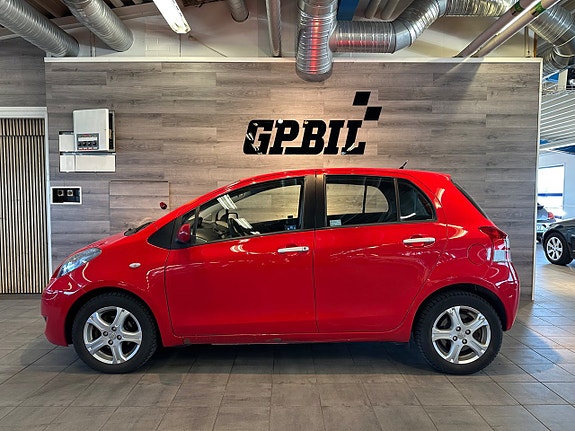 Toyota Yaris 2 of 22
