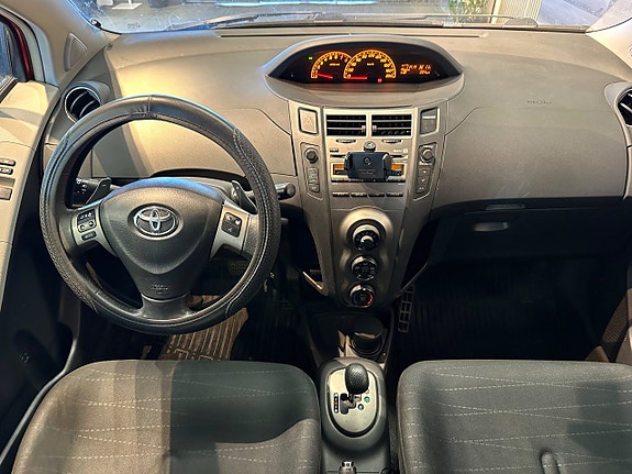 Toyota Yaris 12 of 22
