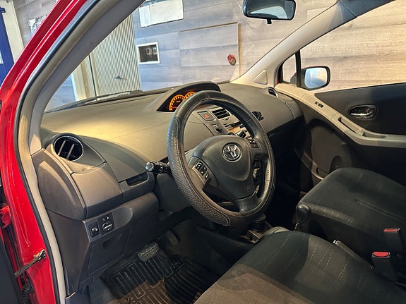 Toyota Yaris 7 of 22