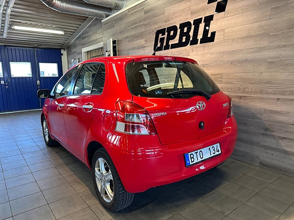 Toyota Yaris 3 of 22