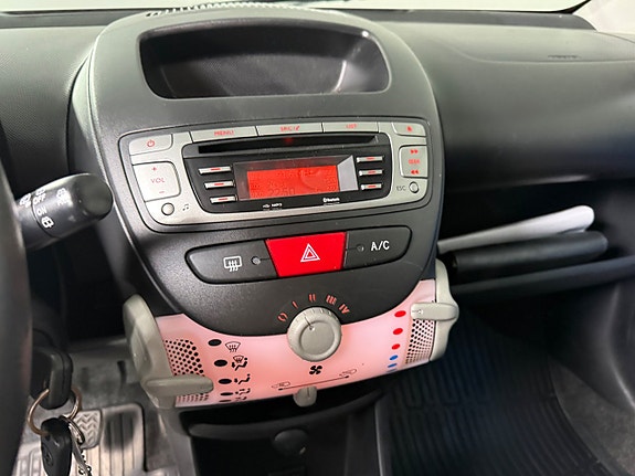 Toyota Aygo 14 of 16