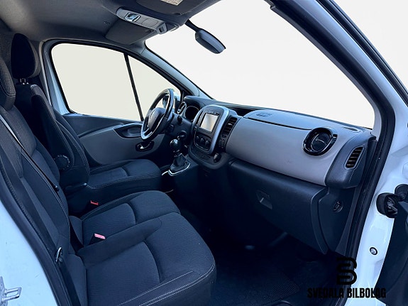 Renault Trafic 10 of 11