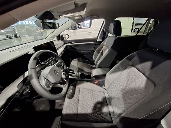 Volkswagen Golf VIII 6 of 8