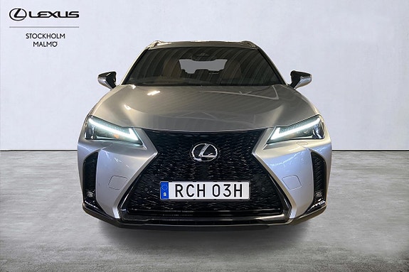 Lexus UX300e 5 of 5