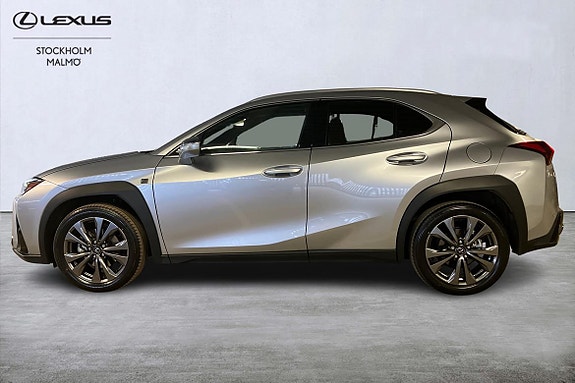 Lexus UX300e 3 of 5