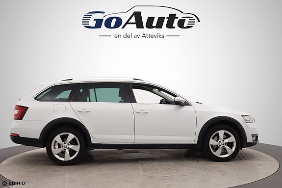Skoda Octavia Scout 2 of 5