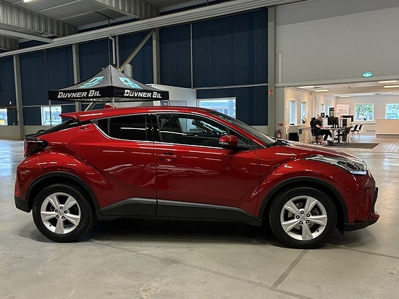 Toyota C-HR 2 of 5