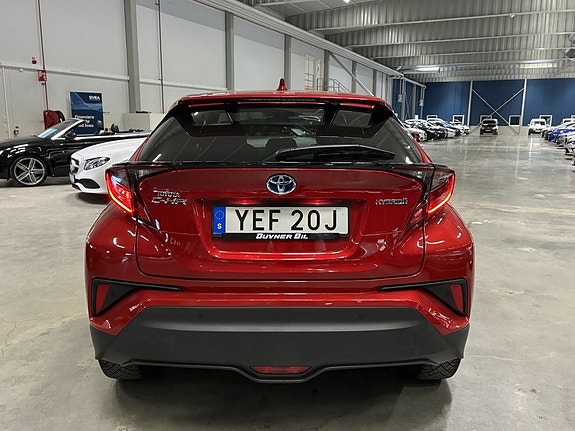 Toyota C-HR 4 of 5