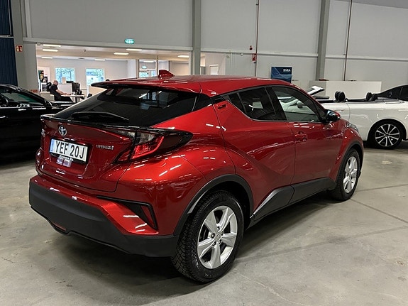 Toyota C-HR 3 of 5
