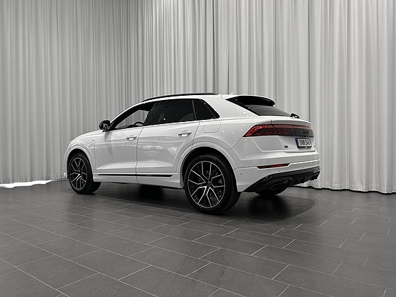 Audi Q8 3 of 5
