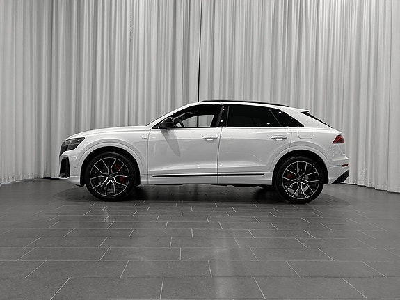 Audi Q8 2 of 5