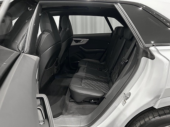 Audi Q8 10 of 19