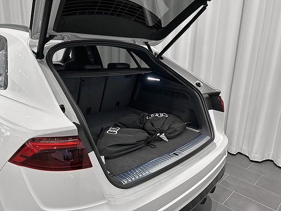 Audi Q8 4 of 5