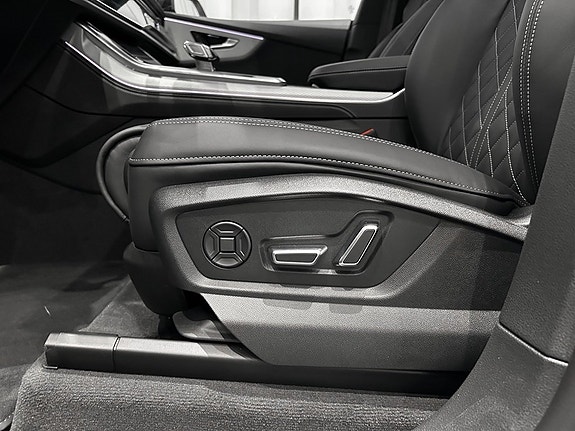 Audi Q8 8 of 19