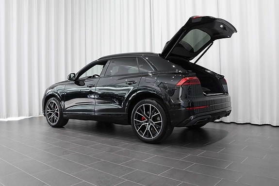 Audi Q8 3 of 5