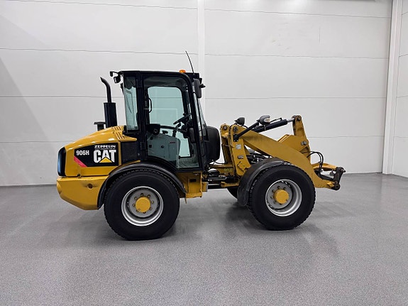 Cat 906H med planerskopa o gafflar
