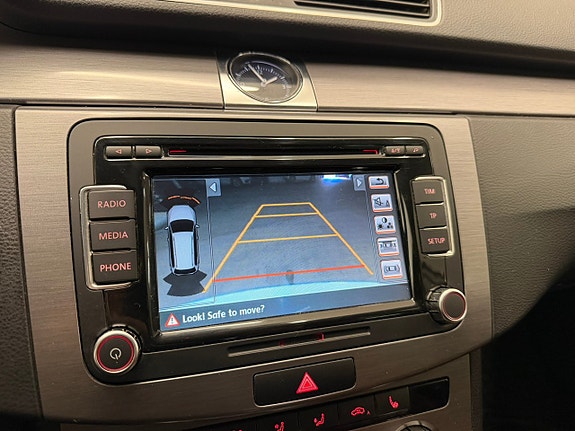Volkswagen Passat 17 of 19