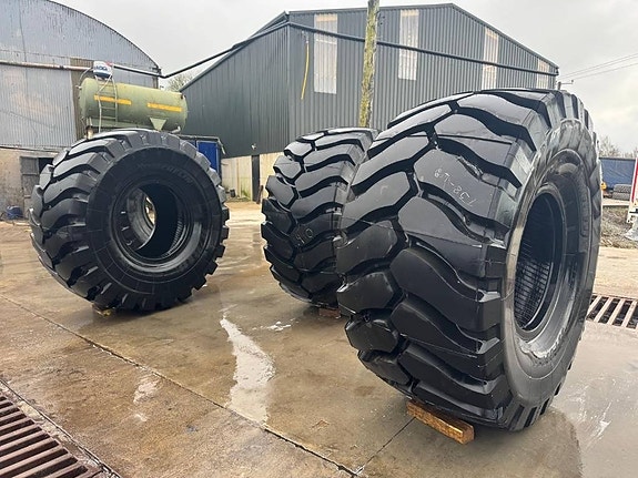 Michelin tyres, new XLD D2 35/65R33 for Cat 988 and Volvo L