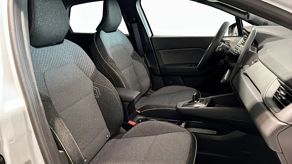 Renault Captur 3 of 9