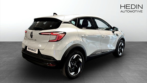 Renault Captur 2 of 9