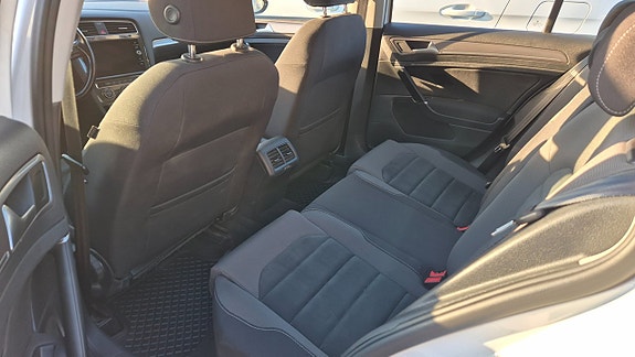 Volkswagen Golf Alltrack 9 of 24