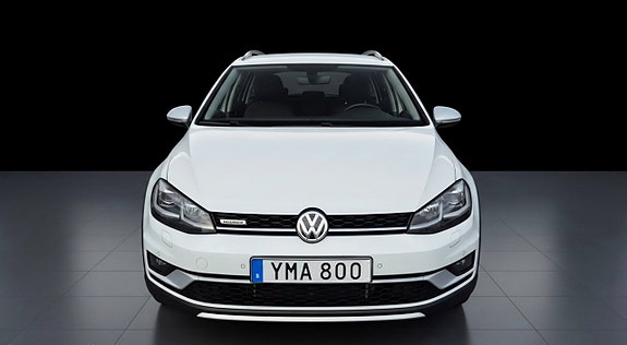 Volkswagen Golf Alltrack 3 of 5