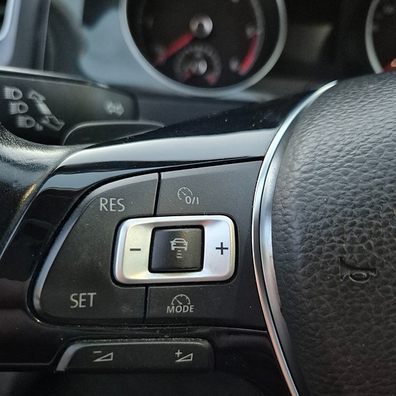 Volkswagen Golf Alltrack 14 of 24