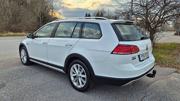 Volkswagen Golf Alltrack 3 of 5