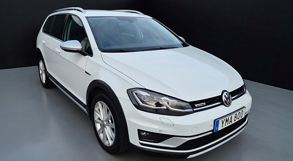 Volkswagen Golf Alltrack 2 of 5