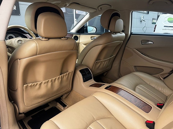 Mercedes-Benz CLS300 18 of 28