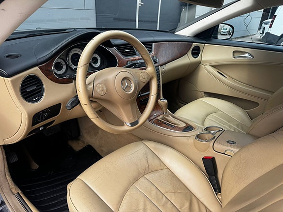 Mercedes-Benz CLS300 10 of 28