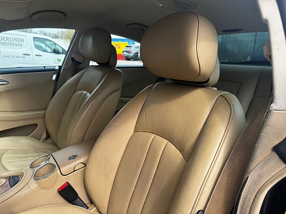 Mercedes-Benz CLS300 16 of 28