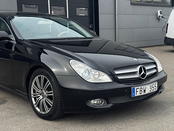 Mercedes-Benz CLS300 4 of 5