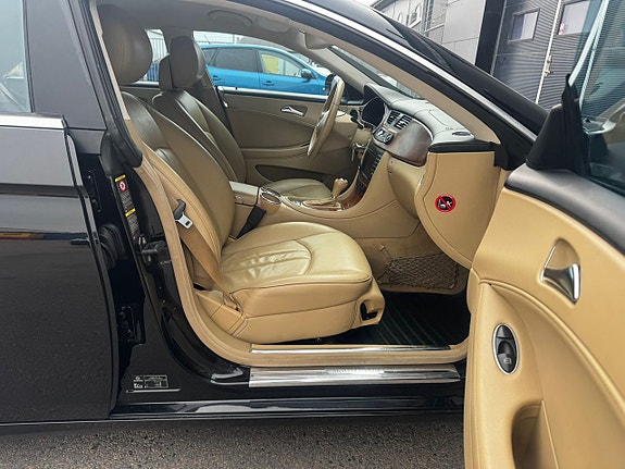 Mercedes-Benz CLS300 20 of 28