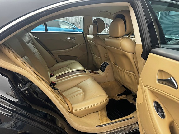 Mercedes-Benz CLS300 21 of 28