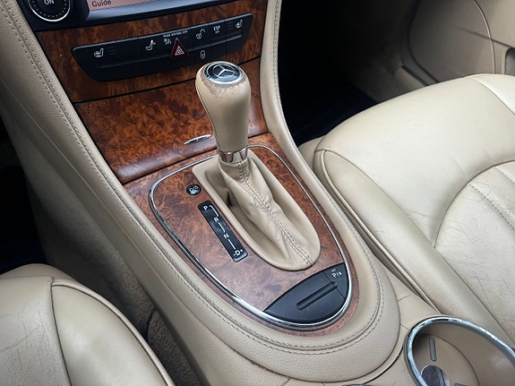 Mercedes-Benz CLS300 23 of 28