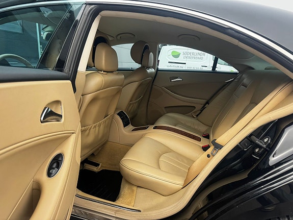 Mercedes-Benz CLS300 17 of 28