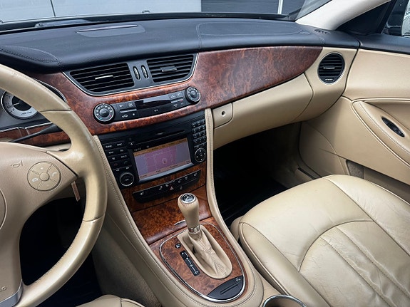 Mercedes-Benz CLS300 24 of 28