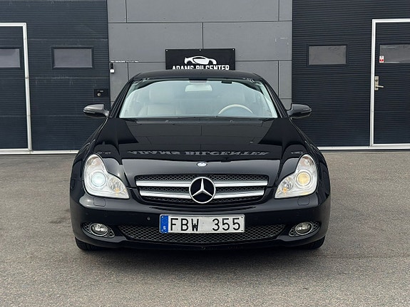 Mercedes-Benz CLS300 2 of 5