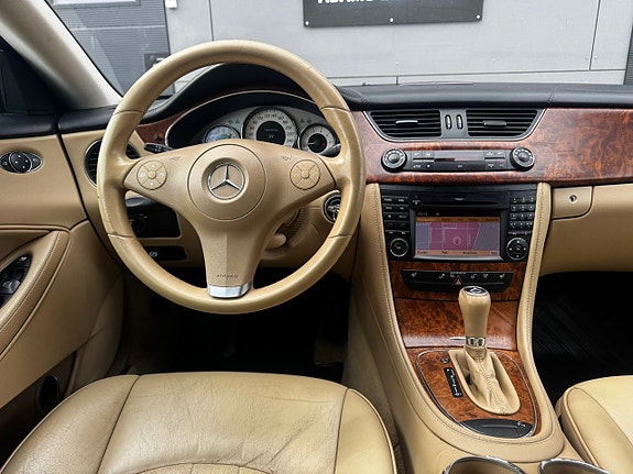 Mercedes-Benz CLS300 12 of 28