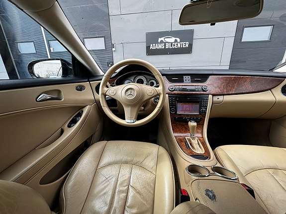 Mercedes-Benz CLS300 9 of 28