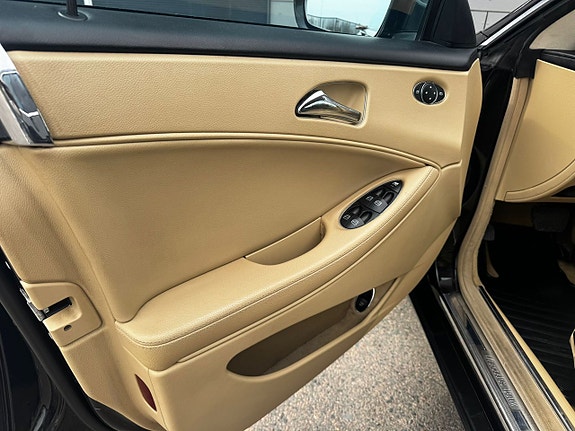 Mercedes-Benz CLS300 14 of 28